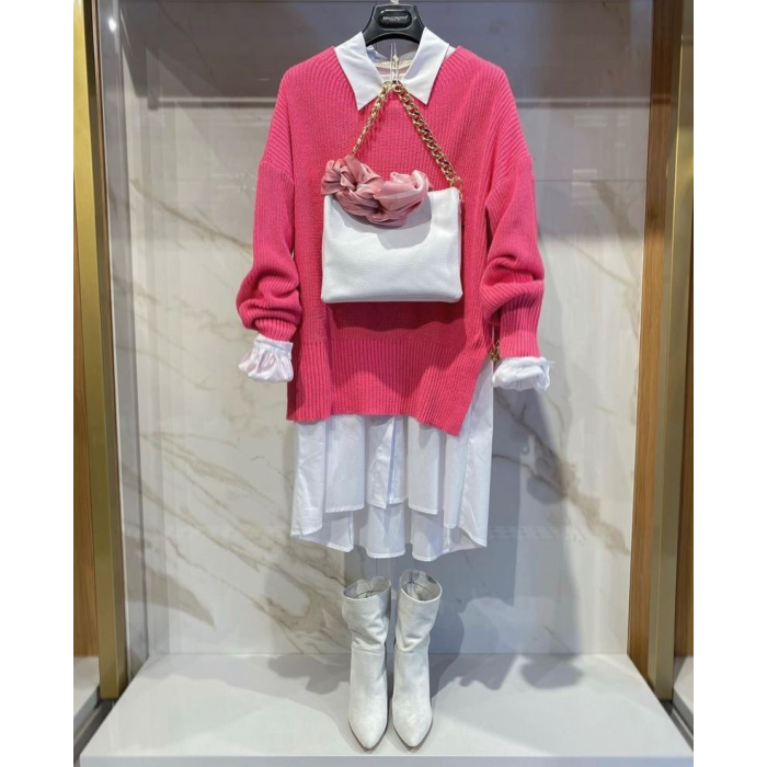 Košeľové biele šaty s ružovým svetrom
